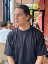 Kuva Kristianista opiskelijaravintolassa.